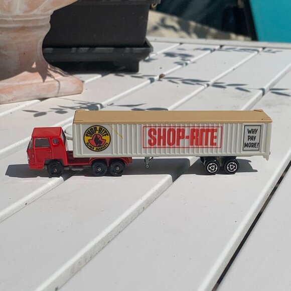 4pc Collectible Semi-Trucks - Picture 4 of 15